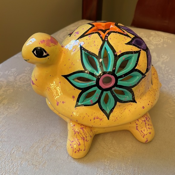 Hand painted ceramic yellow turtle fairy light, tea light candle votive holder - Picture 3 of 11